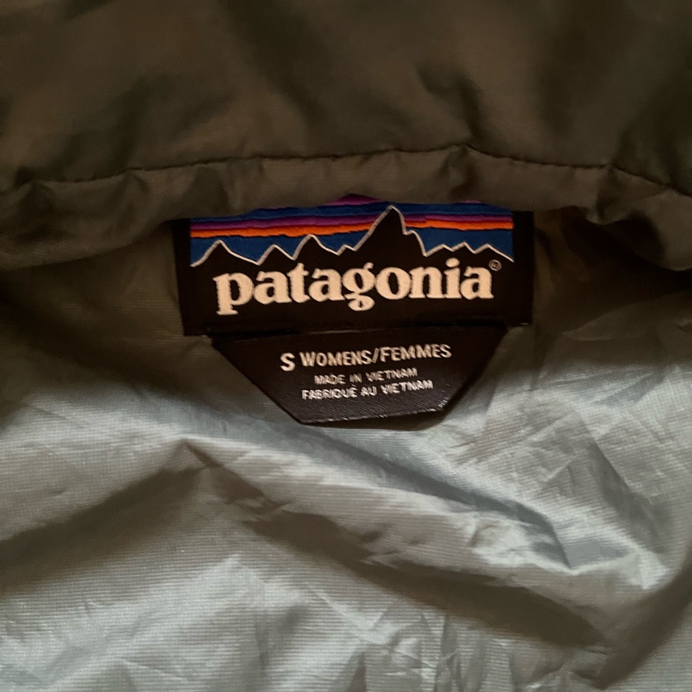 Patagonia Women's Nano Puff Vest Size Small in Green NEW - Picture 8 of 8